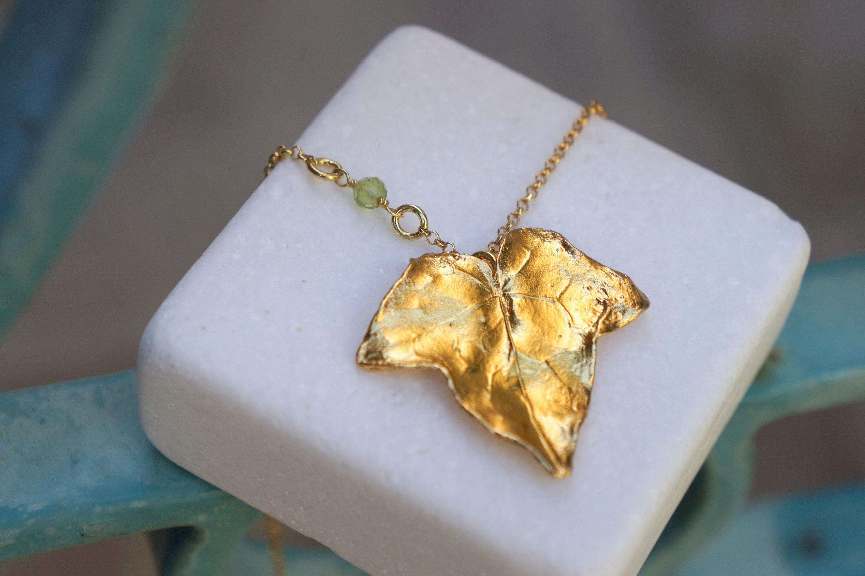Ivy Leaf Pendant Necklace: Sustainable Jewelry (Gold-Plated Silver, Peridot)